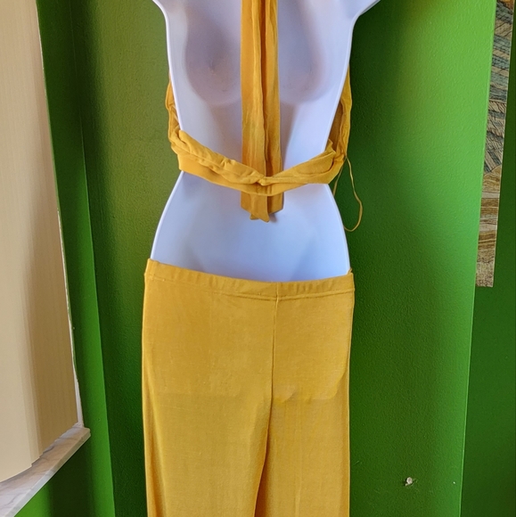 Two piece Fashion Nova halter set - Picture 3 of 4